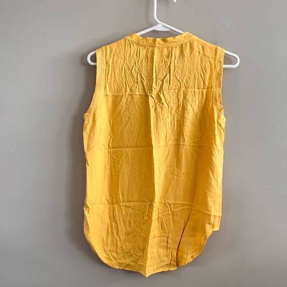 Cloth & Stone Sleeveless Blouse Lightweight Yellow XS NWOT - Picture 2 of 4